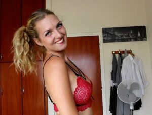 AmelieLei Porno Video: OMG - Mein 1. SEXVIDEO! Direkt ORGASMUS!!!